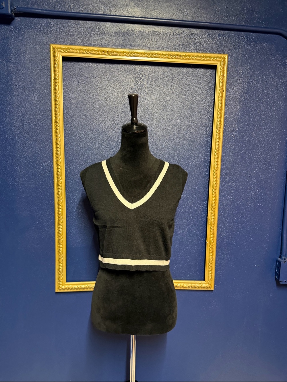 Sleeveless V-Neck Knit Crop Sweater - Black with Cream Trim